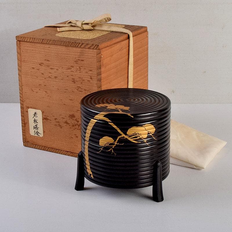 茶道具　黒漆　老松蒔絵　足付に段丸重　重箱　時代箱　C　8893