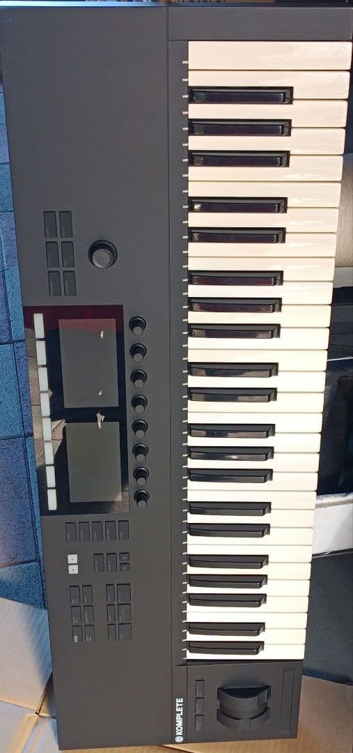 DTM・DAW KOMPLETE KONTROL S49