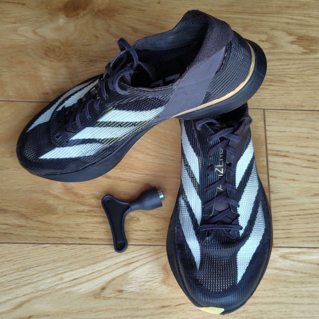 adidasスパイクシューズ 黒/白