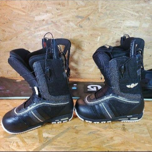 美品　BURTON　バートン 　スノーボードブーツ　送料無料2404