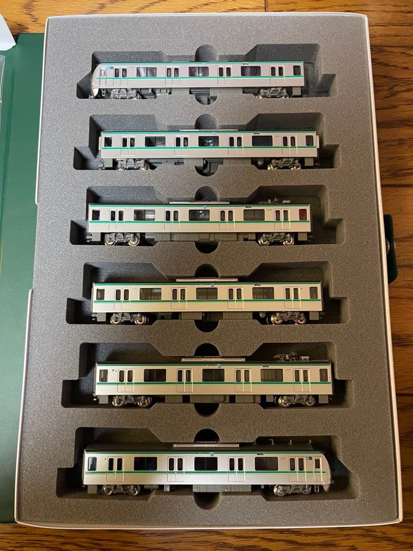 KATO 10-877 東京メトロ千代田線 16000系 6両編成セット