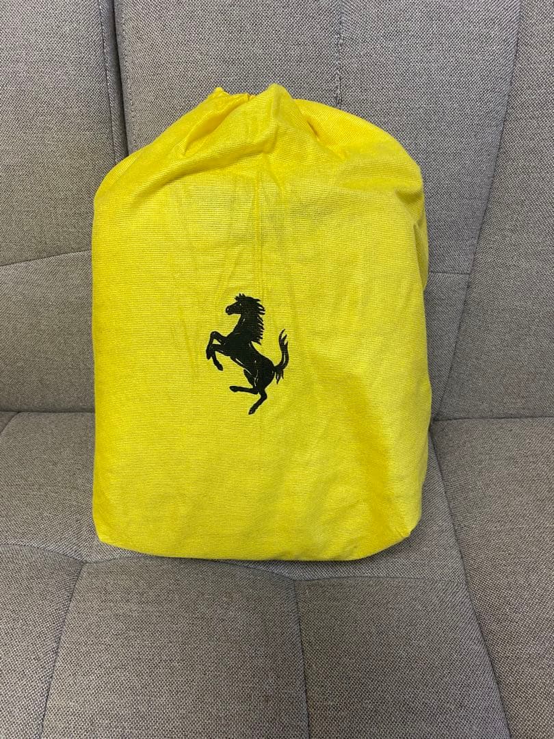 フェラーリロゴ入りバッグ