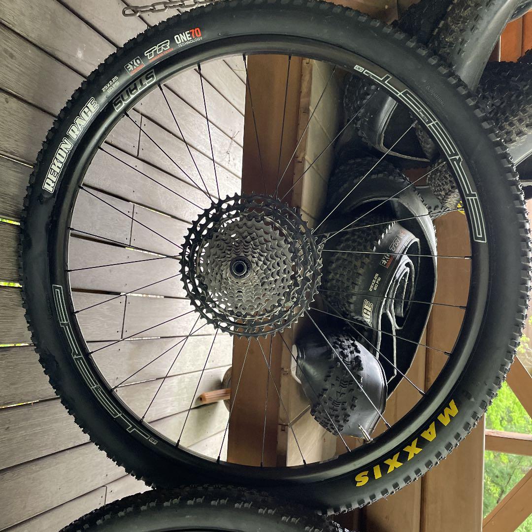 STANS CB7 MAXXIS タイヤセット　タイヤは未使用　元値32万