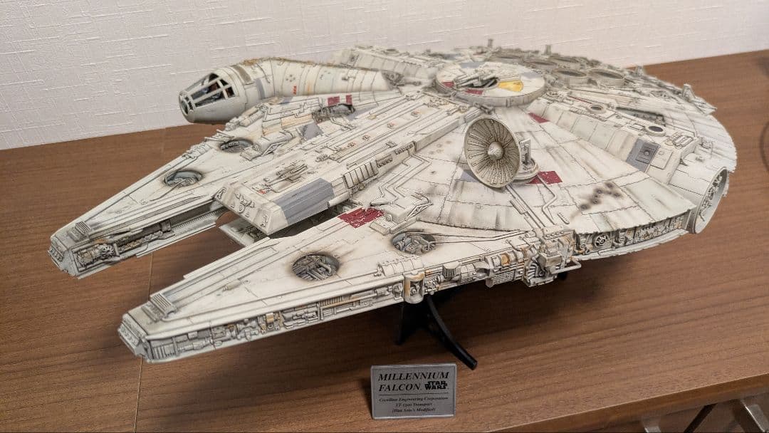 ミレニアム・ファルコン 1/72 完成品　レベル社製