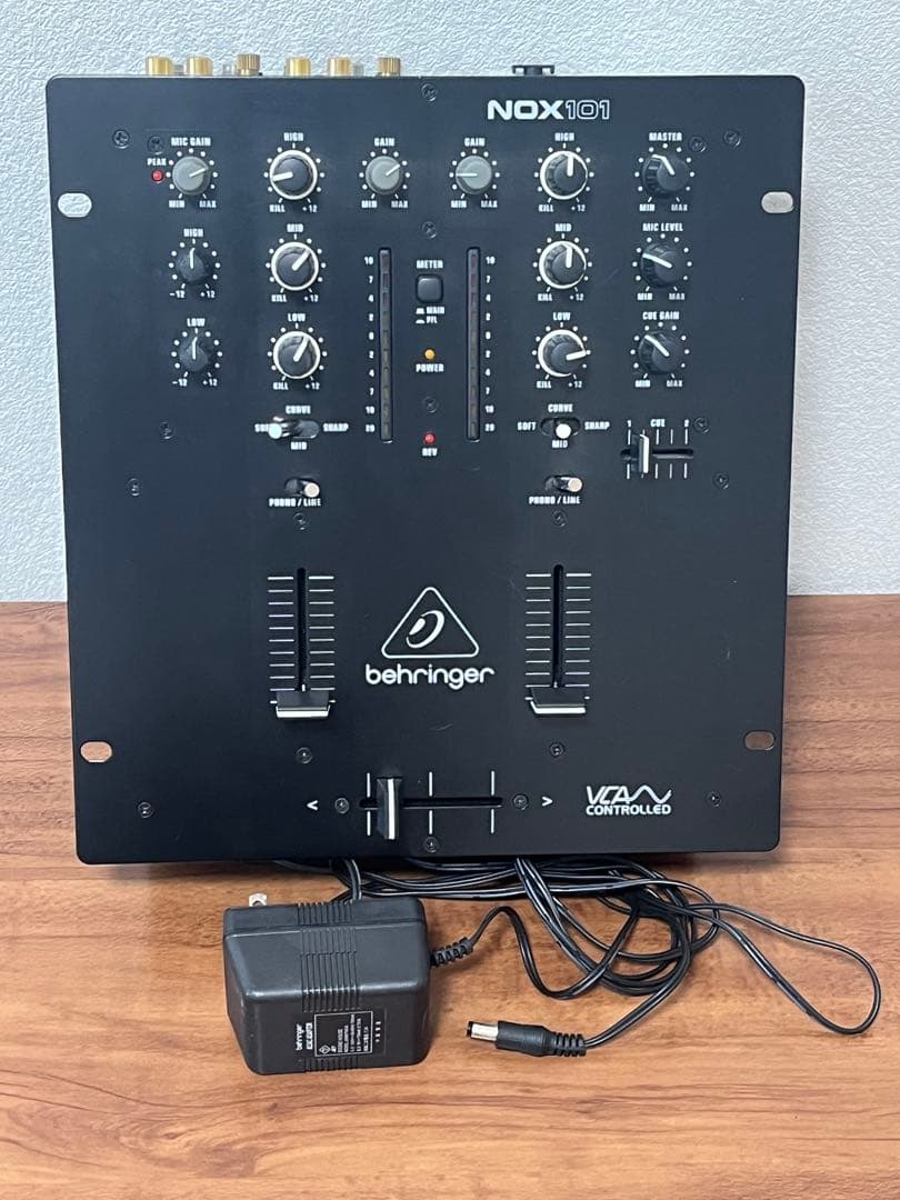 Behringer NOX101 DJミキサー