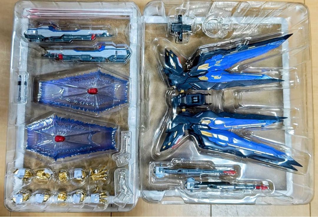 メタルビルドストライクフリーダムSOULBLUE・ デスティニーSOULRED