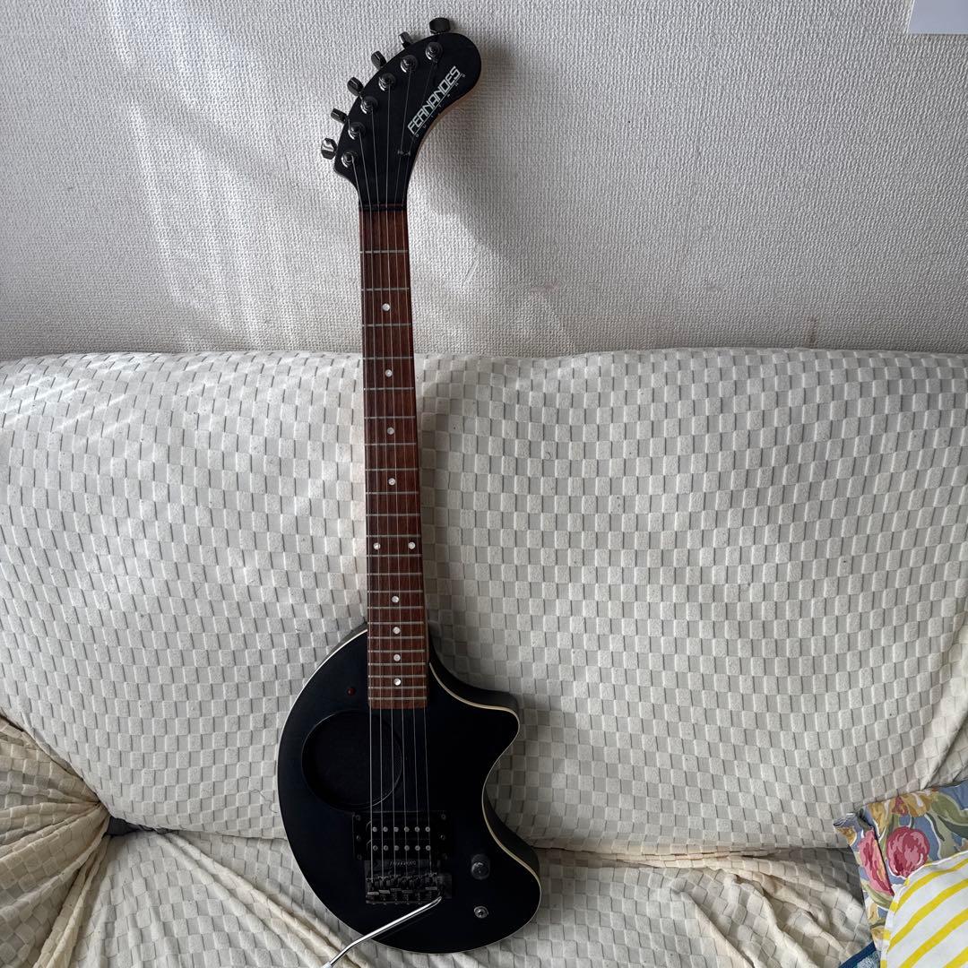 FERNANDES ZOー3芸達者　トレモロアーム付き　修復有り。