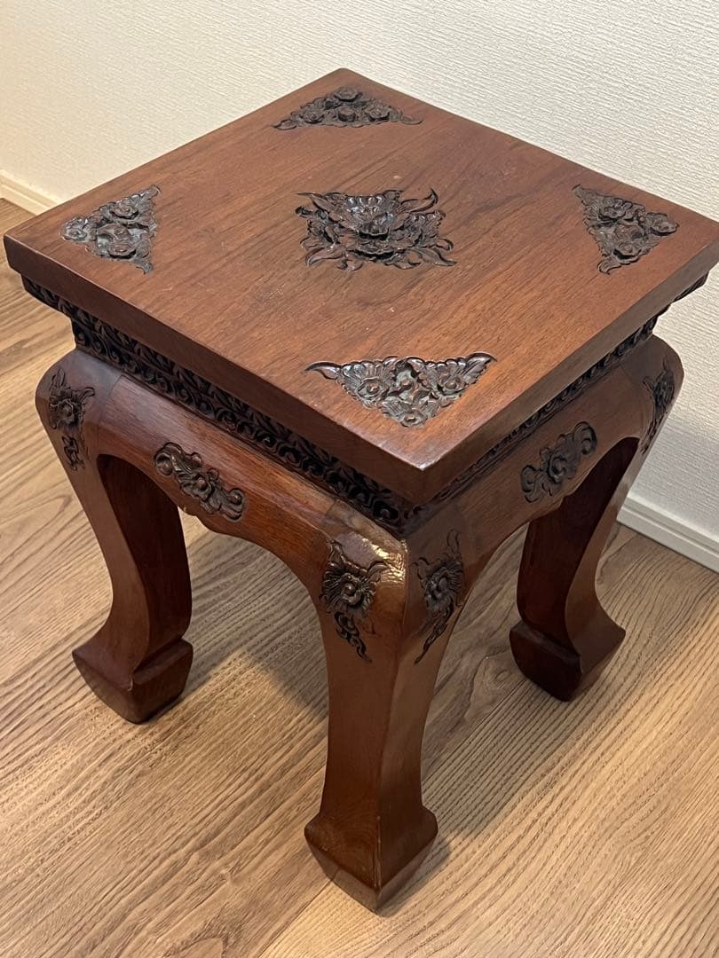 アンティーク置物　花台など