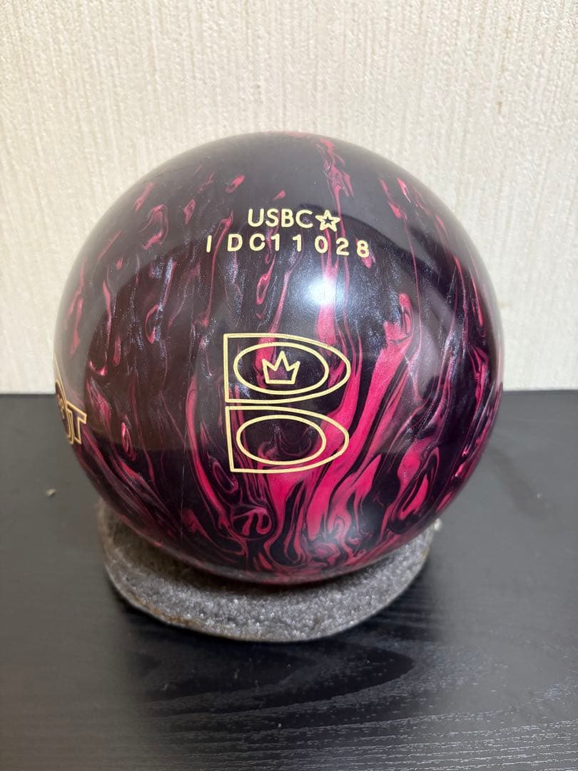 DV8 Damn Good ボウリングボール 黒赤
