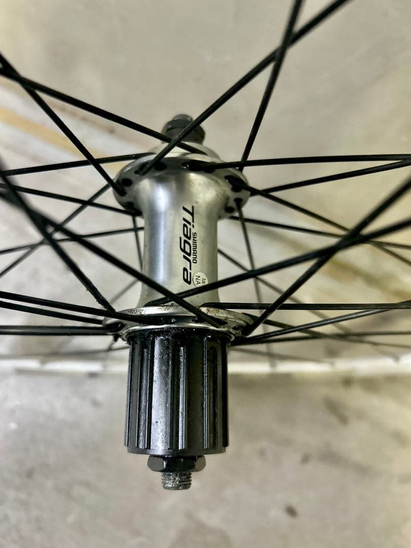 ◆ホワイトリムがカッコいい！◆シマノ製ホイール後輪のみ重量1.15kg