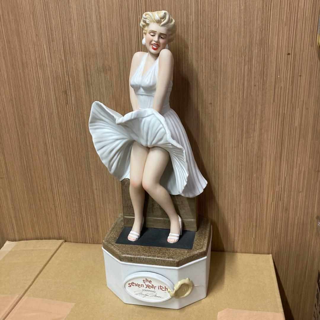 マリリンモンロー　7年目の浮気　陶器ボトル　　　ウイスキー