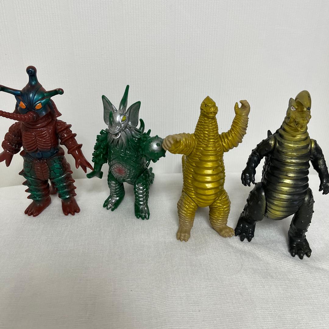 日本製　ウルトラマン怪獣フィギュア　ソフビ　円谷プロ　4体