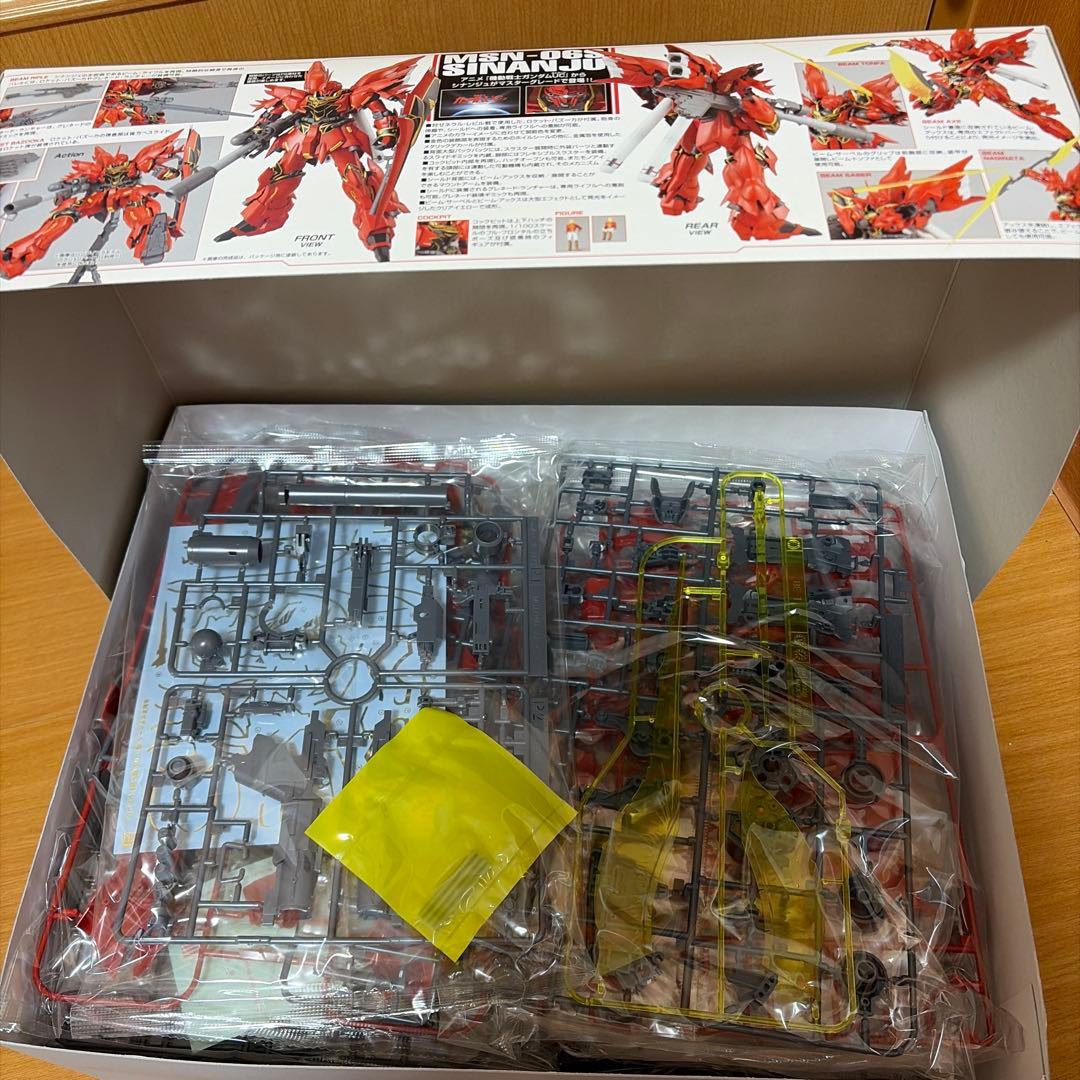 ネオ・ジオン　ニュータイプ専用モビルスーツ　MSN-06S シナンジュ