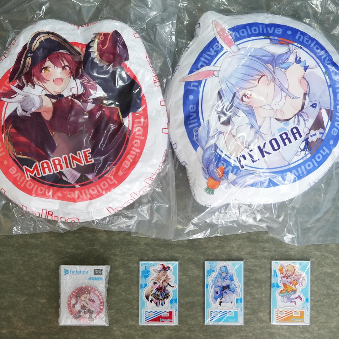 ホロライブ　クッション、アクリルスタンド、缶バッチ詰合せ
