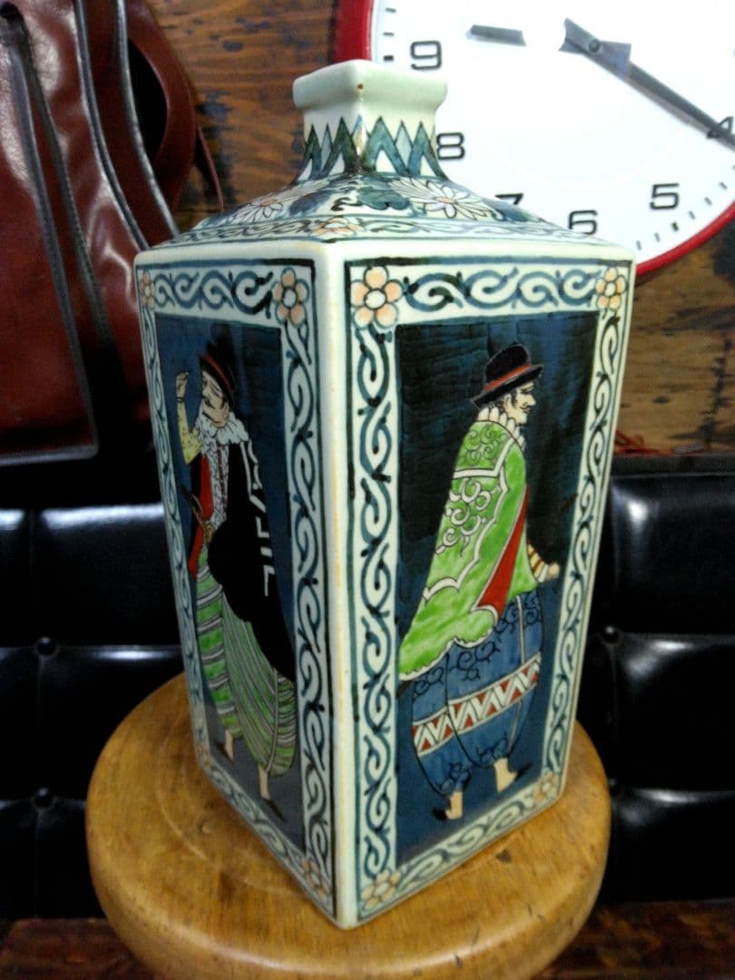 希少　有田焼　円左エ門　染錦色絵　南蛮人図　角瓶　花瓶　飾物　陶器　窯　サイン