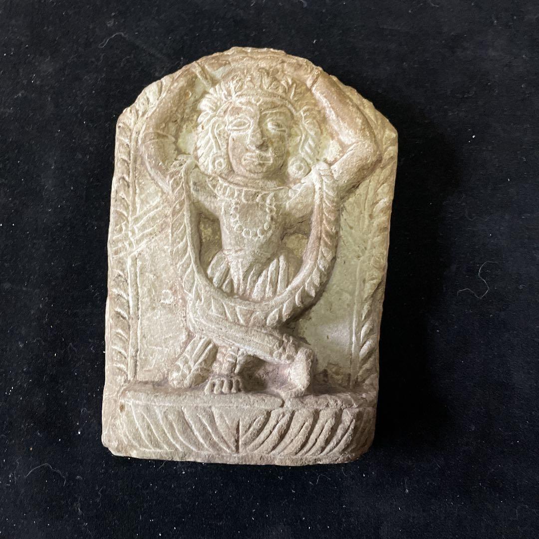 古代シバ神の石彫、インド発掘品高さ15センチ横幅11cm厚さ5cm