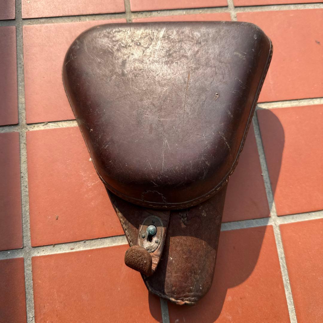 レザー製ホルスター 南部十四年式拳銃用の拳銃嚢