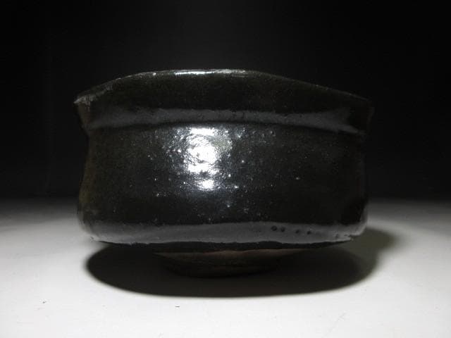 古織部 黒織部 沓茶碗 ／又玄斎花押・裏千家十一代 玄々斎 書付「百夜」／時代箱