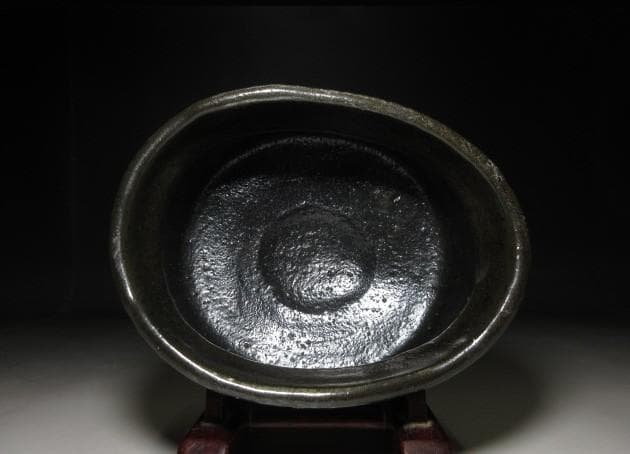 古織部 黒織部 沓茶碗 ／又玄斎花押・裏千家十一代 玄々斎 書付「百夜」／時代箱