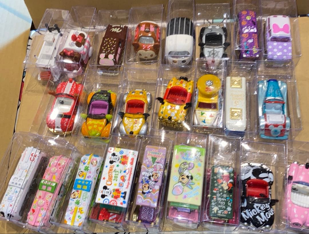 ディズニーの　可愛いミニカー24台まとめ売り