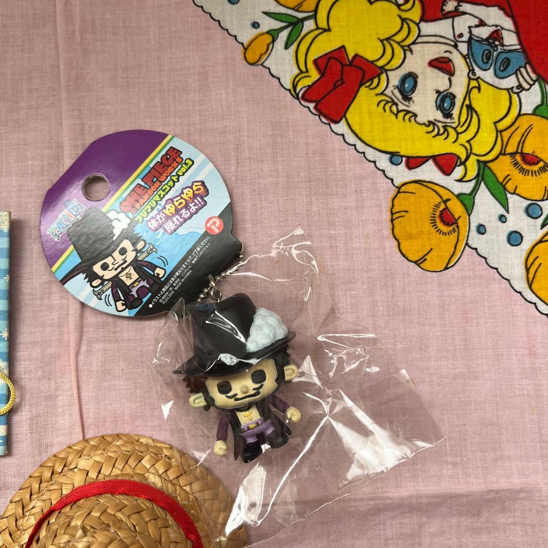 ワンピース　ストラップセットとルフィの麦わらのキーホルダー