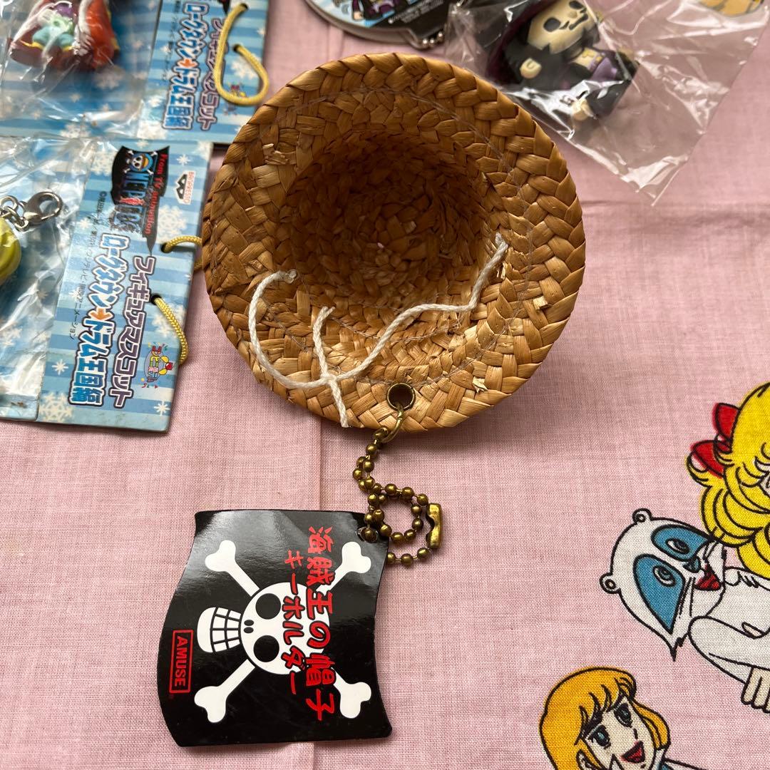 ワンピース　ストラップセットとルフィの麦わらのキーホルダー