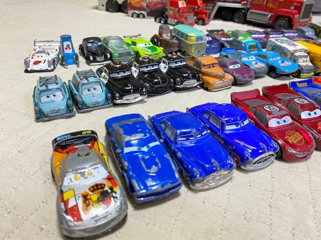 カーズ トミカ約50台　マックトレーラー付き　レア含む