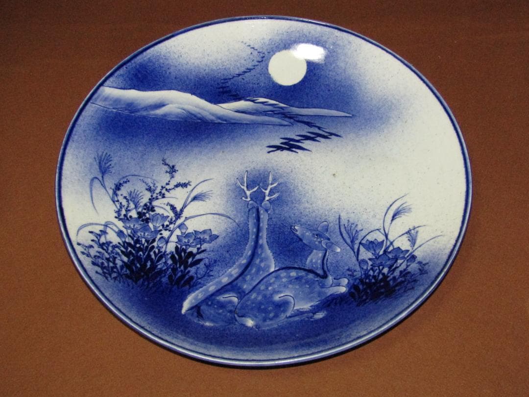 珍品！【染付吹き墨　月見の鹿図　一尺五寸皿】伊万里