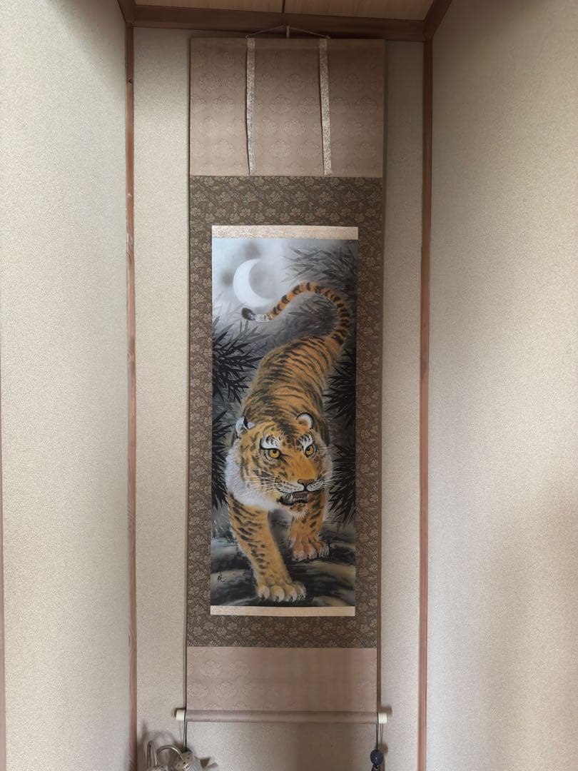 虎の掛軸 月と松の風景