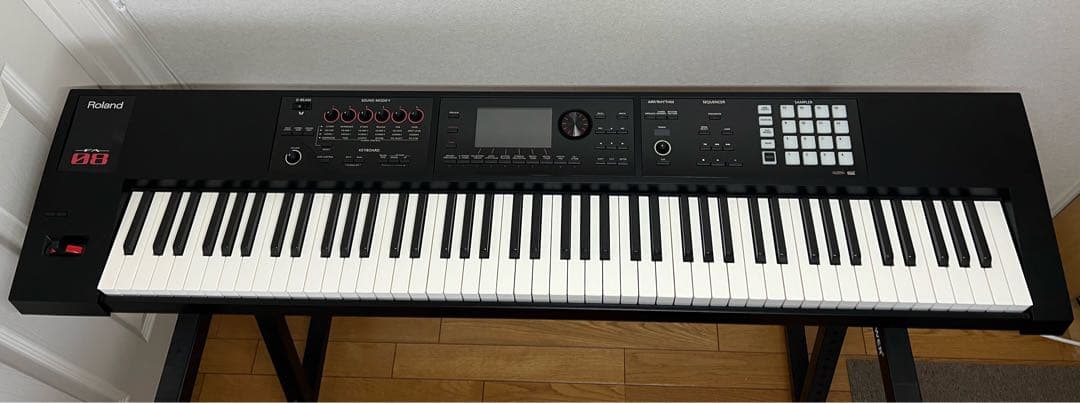 ROLAND FA-08　88鍵キーボードシンセサイザー