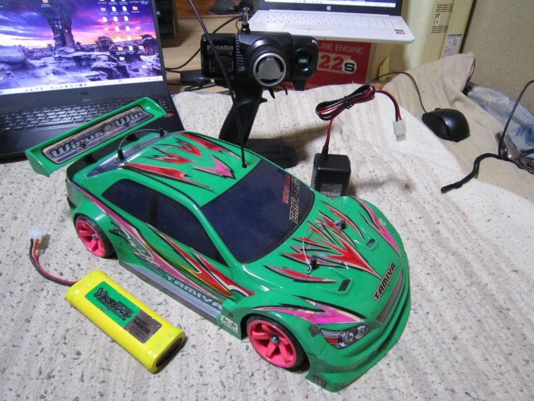 大人気　動作確認済み　ラジコンカー　セット　タミヤ　TT01　カスタム　緑の車