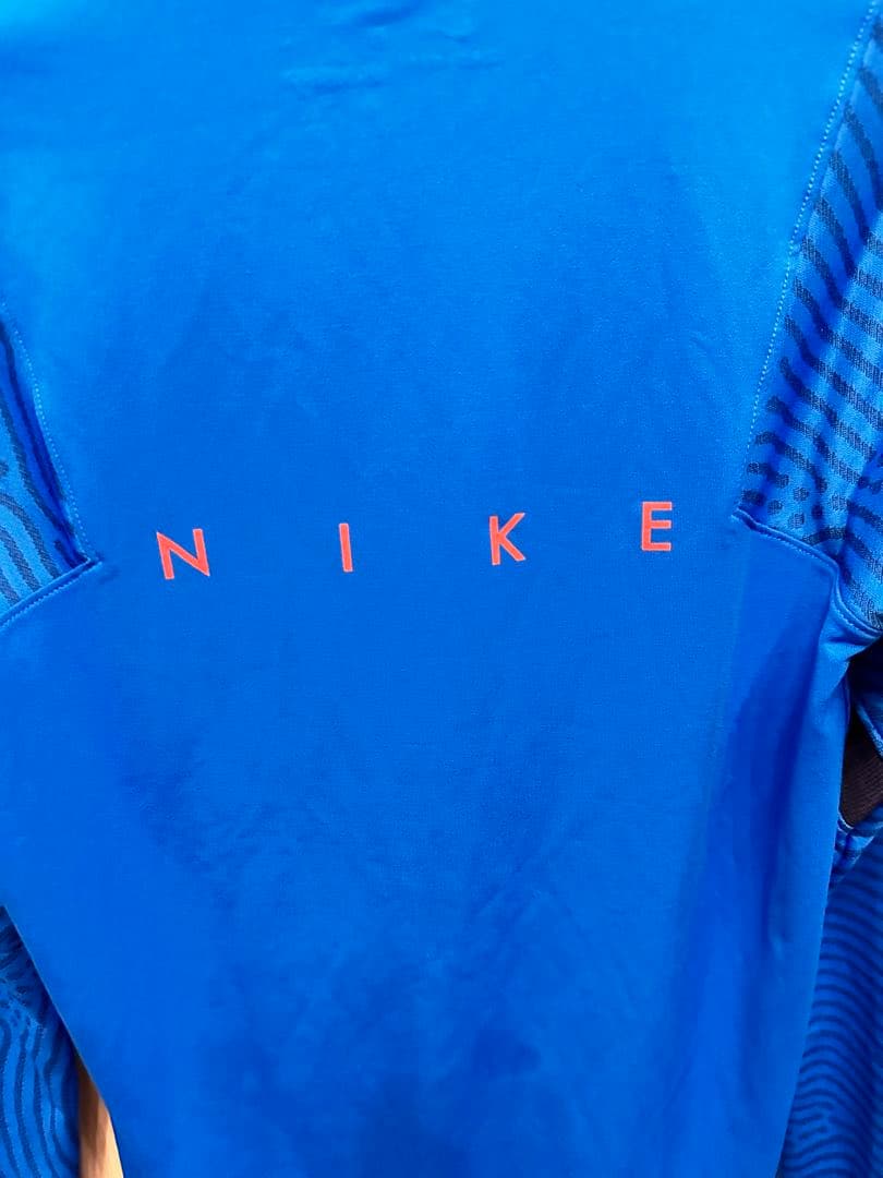 新品タグ付きNIKE（ナイキ） ナイキ ストライク ドリル トップ(ブルー)