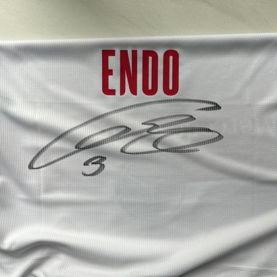 遠藤航サイン入りユニフォーム　シュトゥットガルト