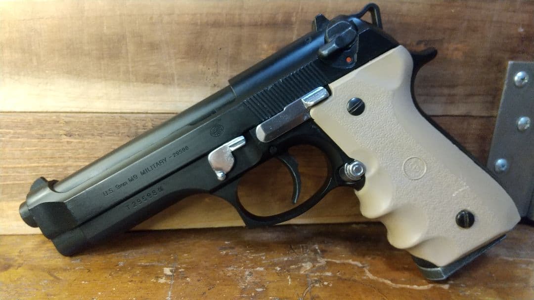 東京マルイ　ベレッタ９２Ｆ　外装　ファースト　カスタム　内部ノーマル