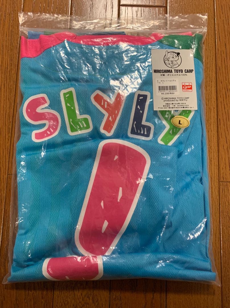 スラィリー 限定ユニフォーム