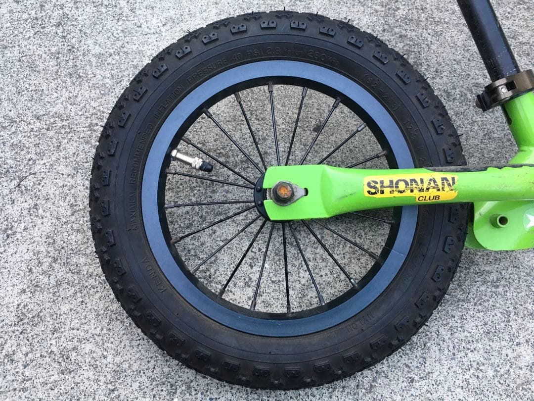 ストライダー本体、カスタムチューブタイヤ　純正タイヤ付属