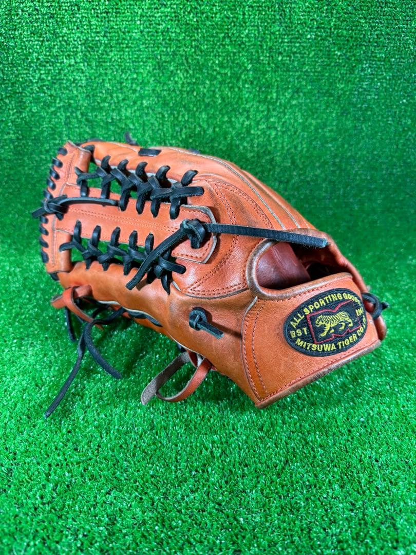 ミツワタイガー　硬式　外野手　左投げ