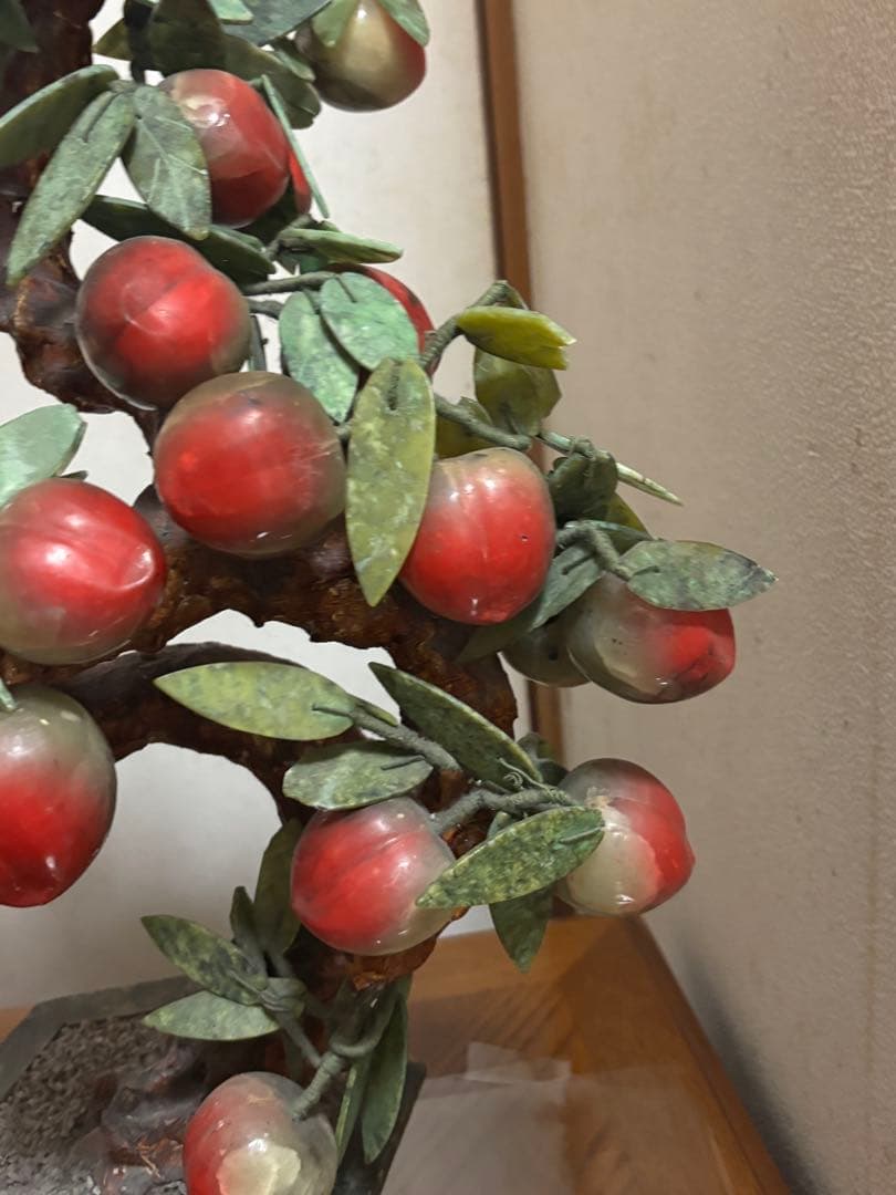 大特価！石製果樹彫刻 赤と緑 高さ約68センチ