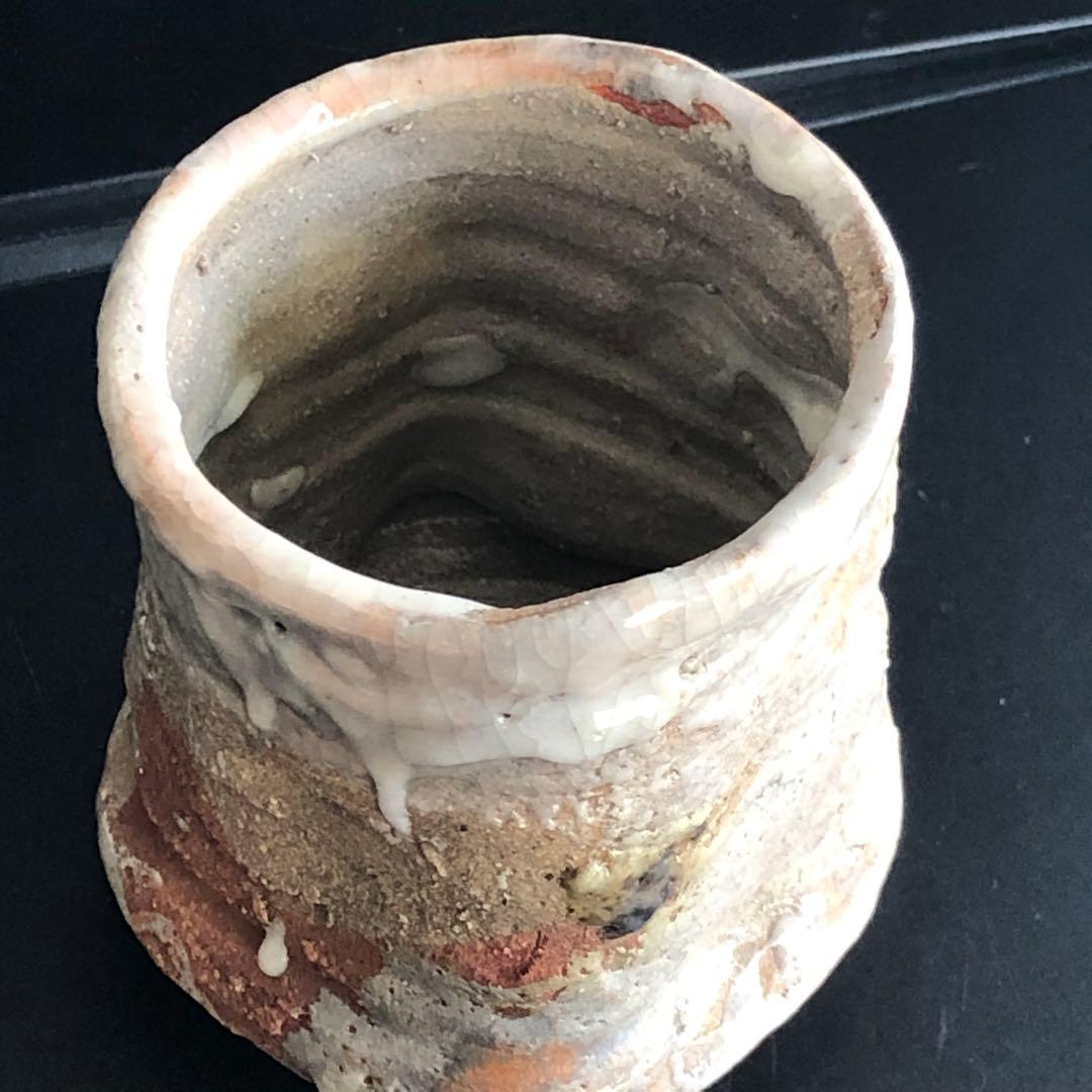 美しい古美術品◼️蔵から見事にくねくねした雰囲気の良い茶碗が出てきました。茶道具