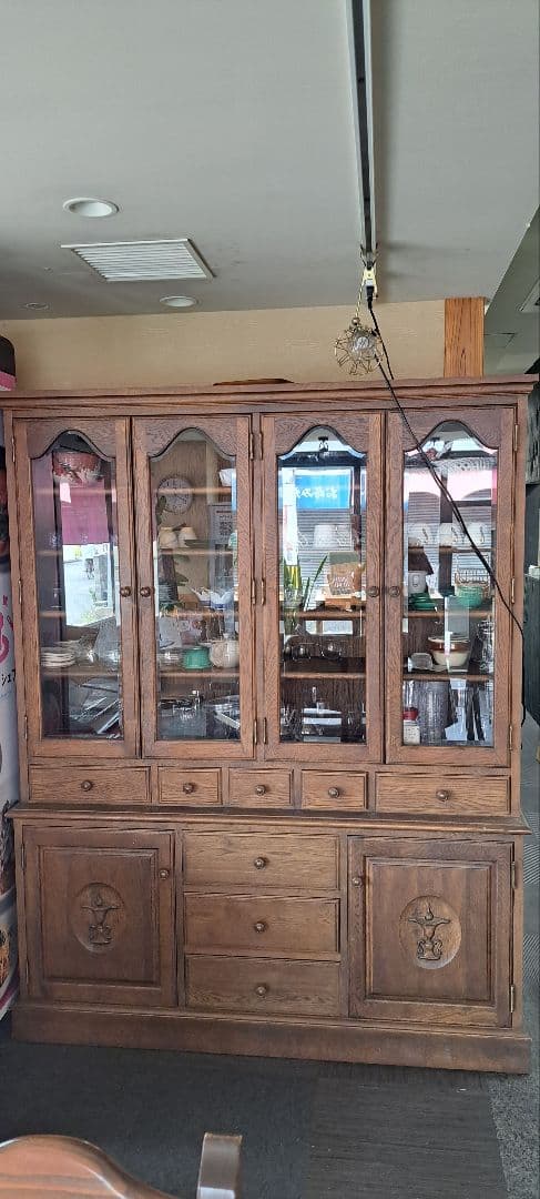 フランダースの家具やさん購入　重厚食器棚アンティークヨーロッパ輸入家具近隣お届け