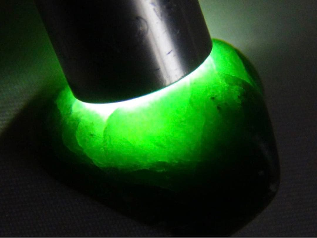 金山谷　極上ろうかん糸魚川翡翠　原石　糸魚川ひすい　コン沢　国産鉱物　水石　根付