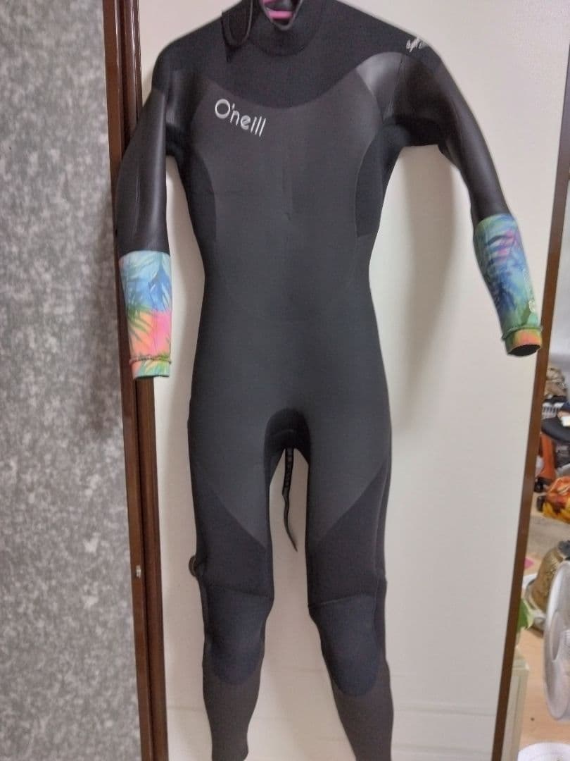 O'NEILL　M サイズ　5/3mmセミドライ　レディース　中古だが美品