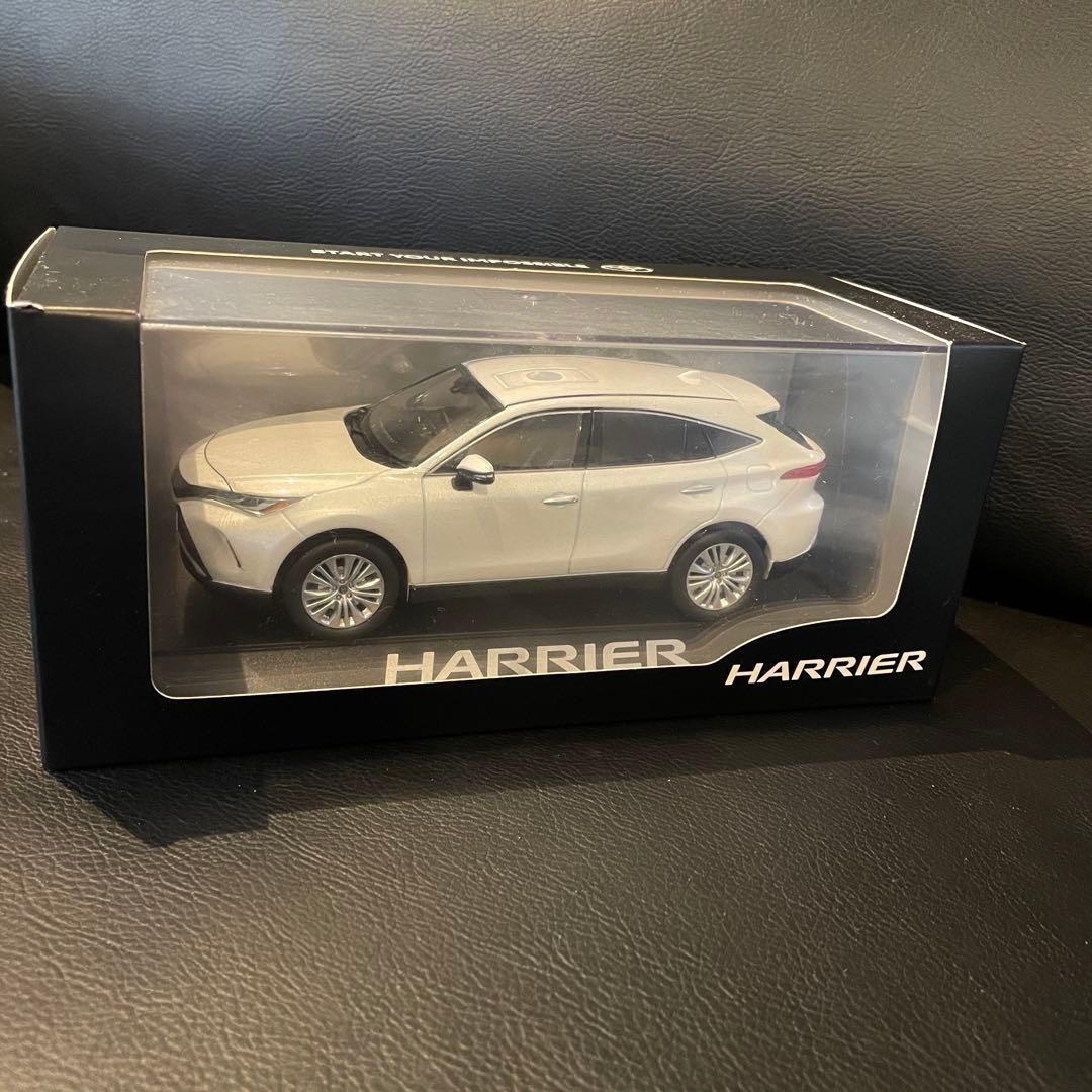 TOYOTA HARRIER 070 カラーサンプル ミニカー ホワイト