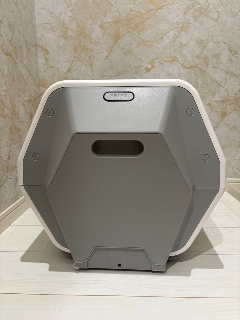 【美品　未使用】自動AI猫トイレ 多頭飼い可能　健康状態把握　使い捨てシート付き