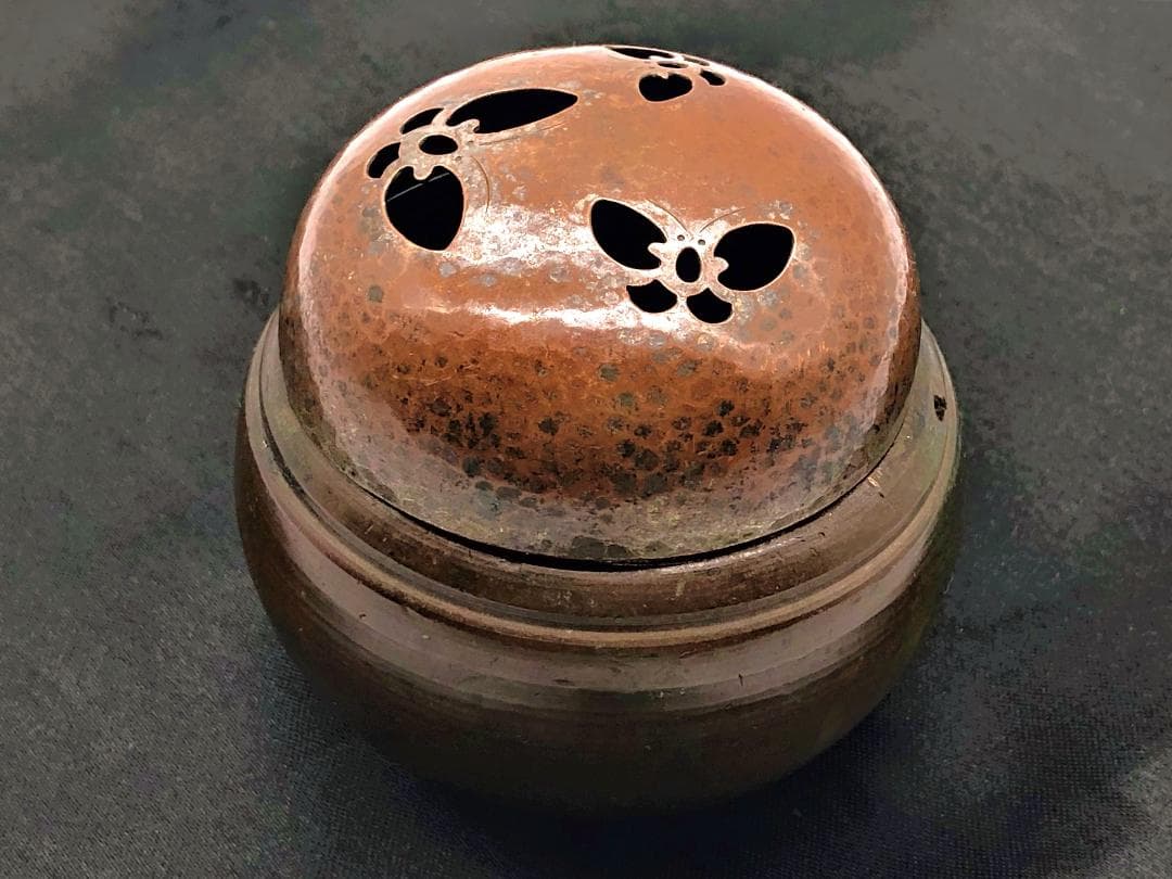 【 影蝶透かし銅香炉 】　骨董　蔵出初