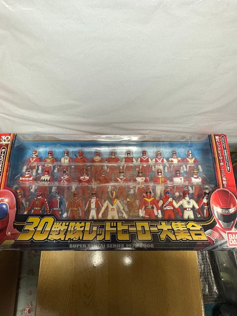 30戦隊レッドヒーロー大集合 バンダイ