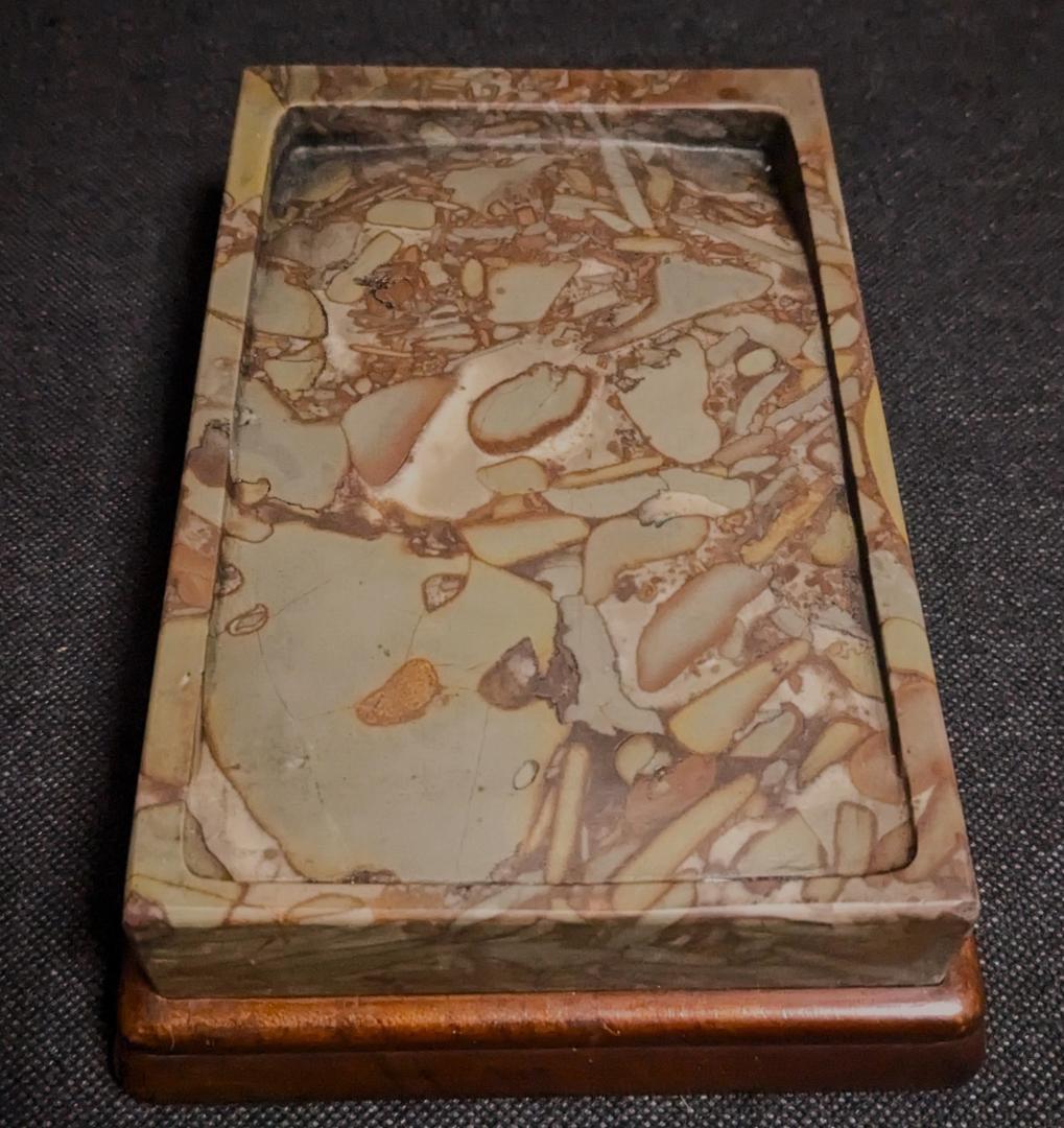 【豆斑玉石の古硯　清代】◆茶紫の豆斑美石◆珍品◆黄楊木の天地蓋◆七吋位◆魯硯