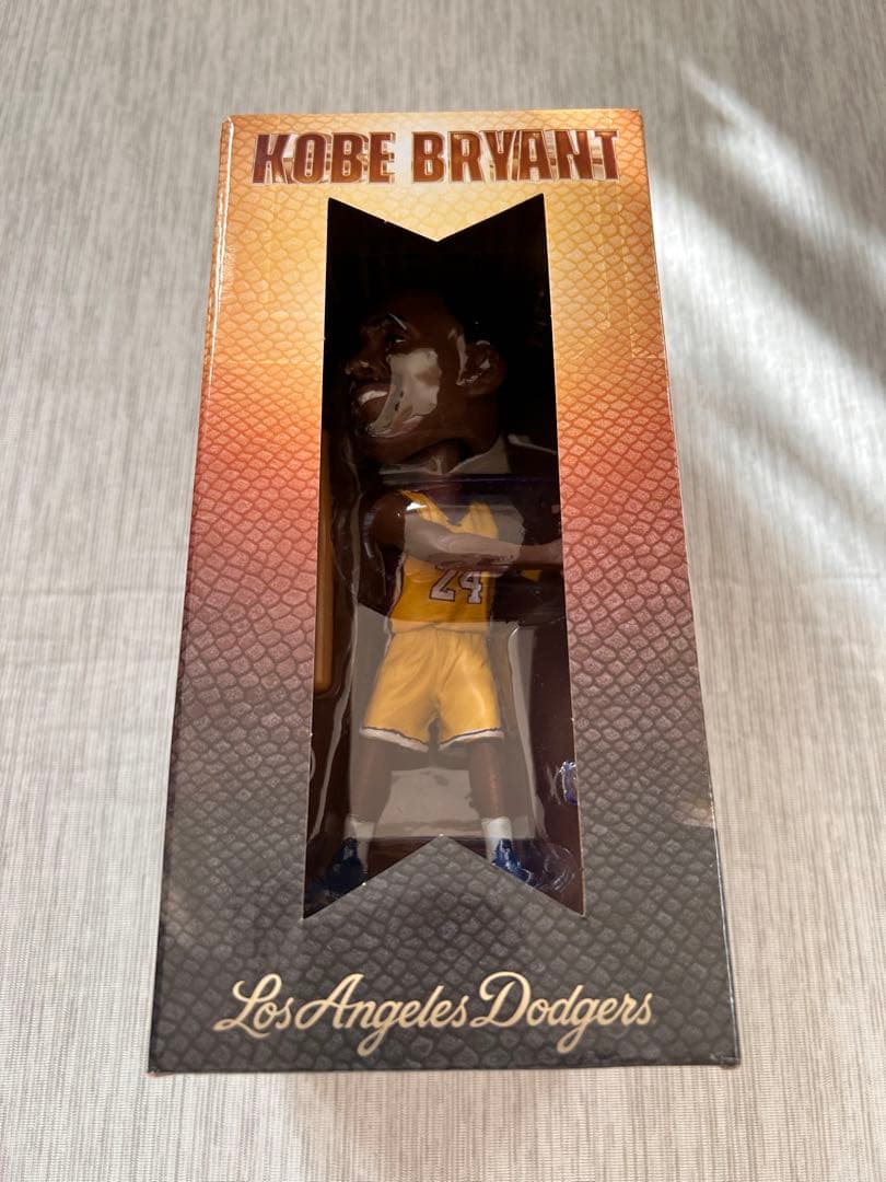 8/8 記念品　コービーブライアント　ボブルヘッド　新品未開封