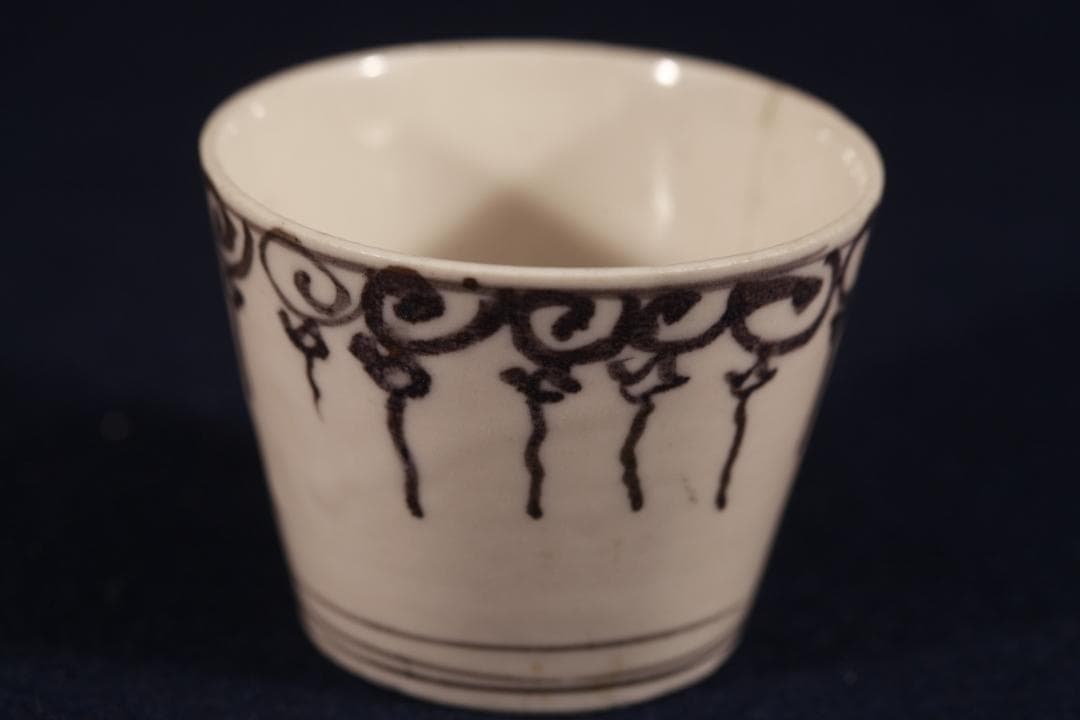 253 古瀬戸染付瓔珞図蕎麦猪口　江戸時代