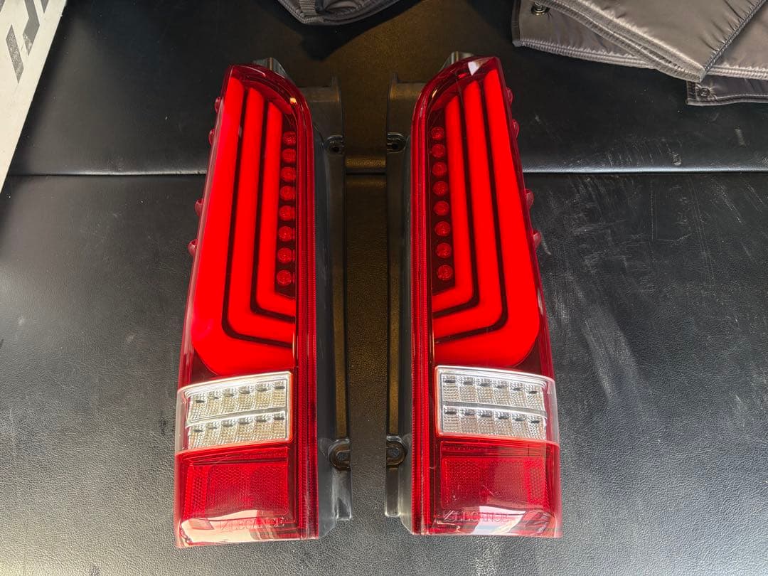 ハイエース　バレンティ×エレガンス コラボLED テールライト